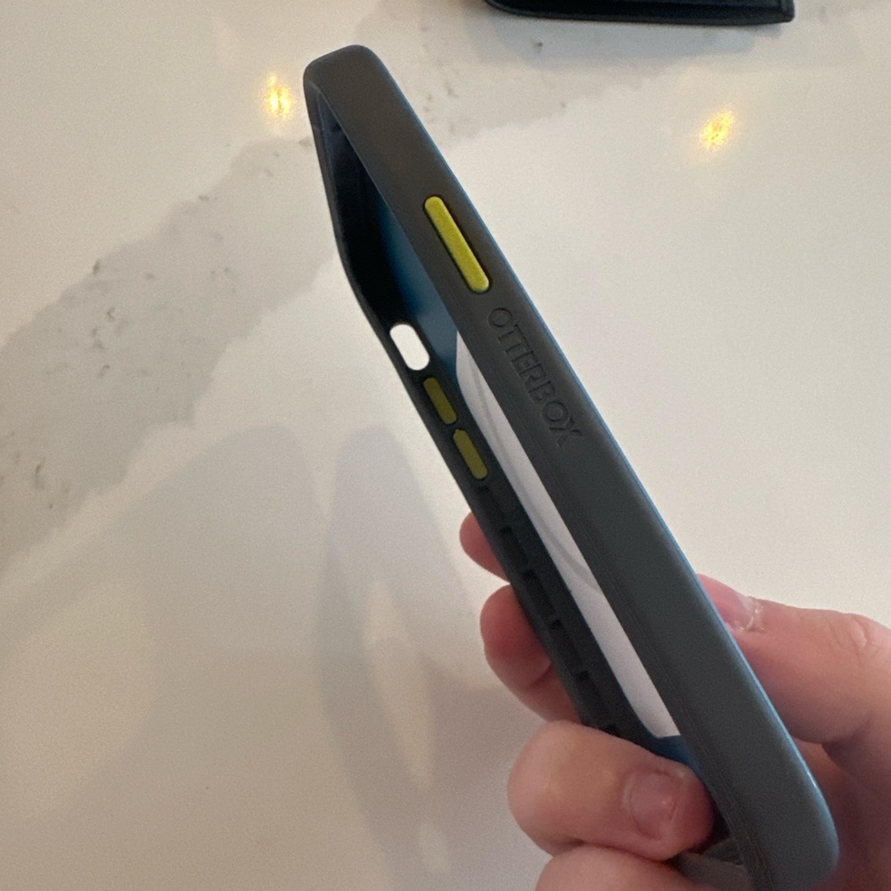 Apple Screen Protector with Installation Kit - Picture 13 of 16